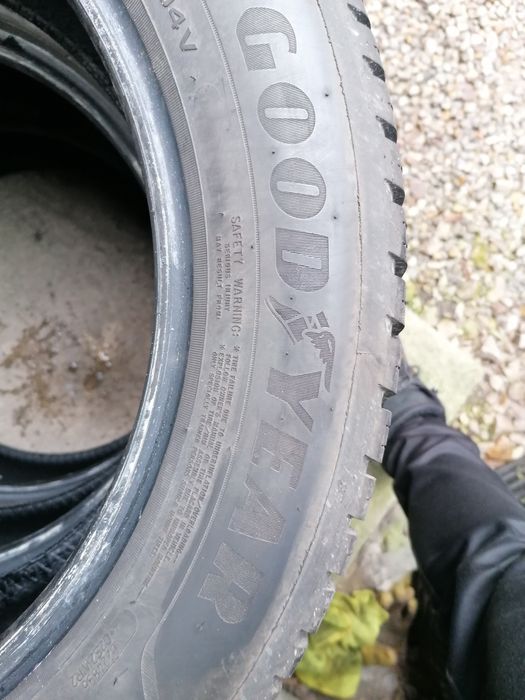 215/55/17 Goodyear 2024 rok wielosezonowe całoroczne