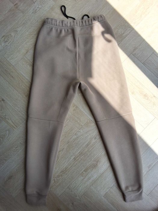 Nike Tech Fleece spodnie beżowe FB8002-247