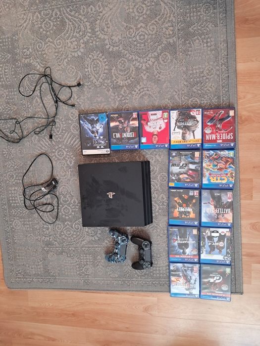 PS 4 Sony + 2 pady + 12 gier