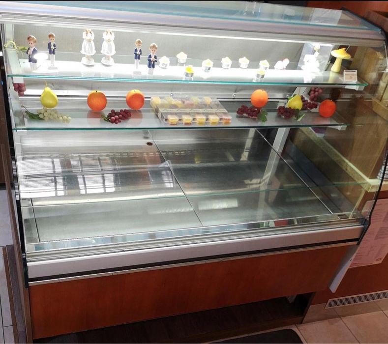 Witryna chłodnicza na ciasto , przekąski