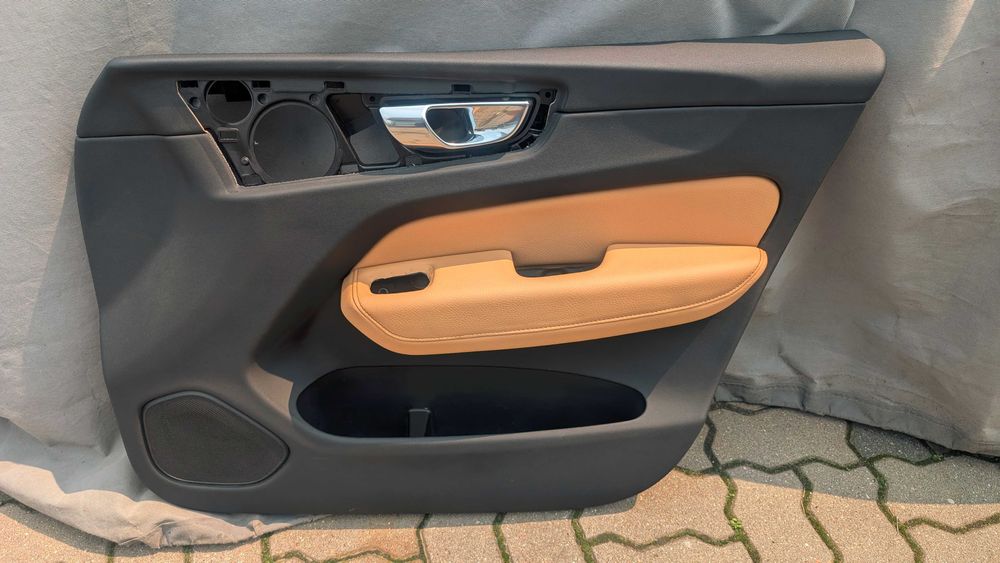 Volvo XC60 II boczek tapicerka drzwi prawy przód