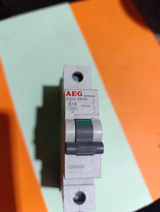 Рубильник (автомат) с предохранителем E91/32 (E92/32)