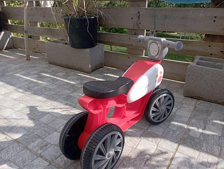 Bicicleta sem pedais para criança de 2 e 3 anos em bom estado.