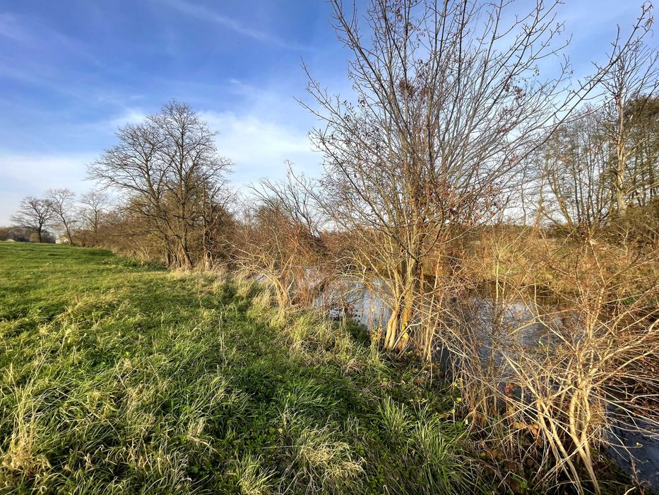 Atrakcyjna działka w Łazowie nad rzeką