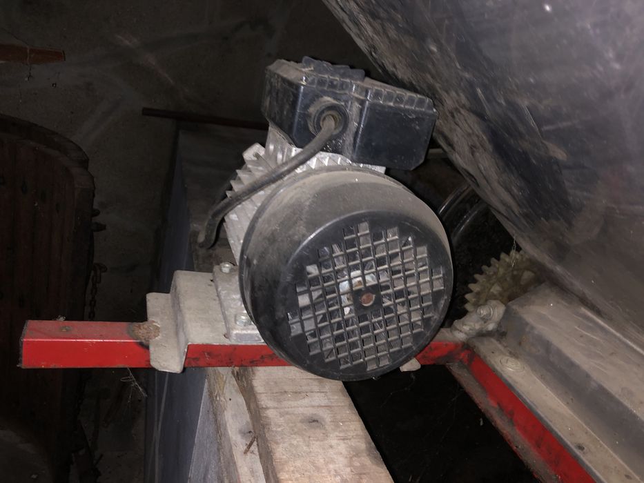 Esmagador de Uvas  Electrico