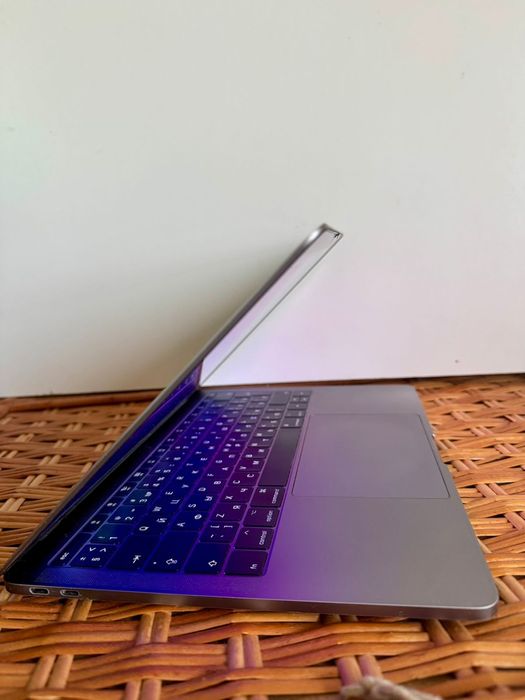 MacBook Pro 13 3 в хорошем состоянии макбук