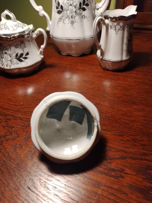Dzbanek z mlecznikiem i cukiernica