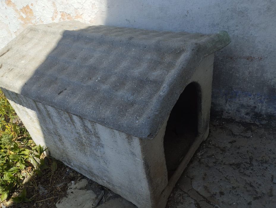 Casota de cão grande porte em betão