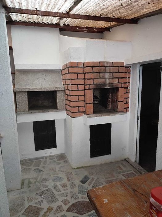 T1 Remodelado com AC, Pátio e Churrasqueira (Água incluída)