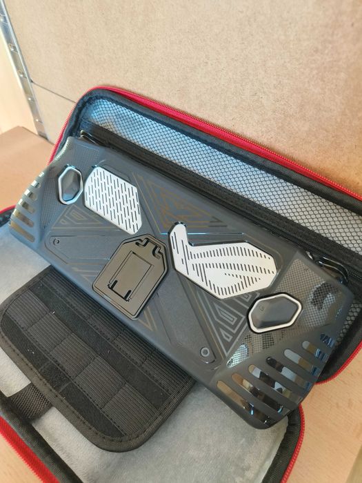 Asus ROG Ally Z1 Extreme 512GB + Case + Etui
