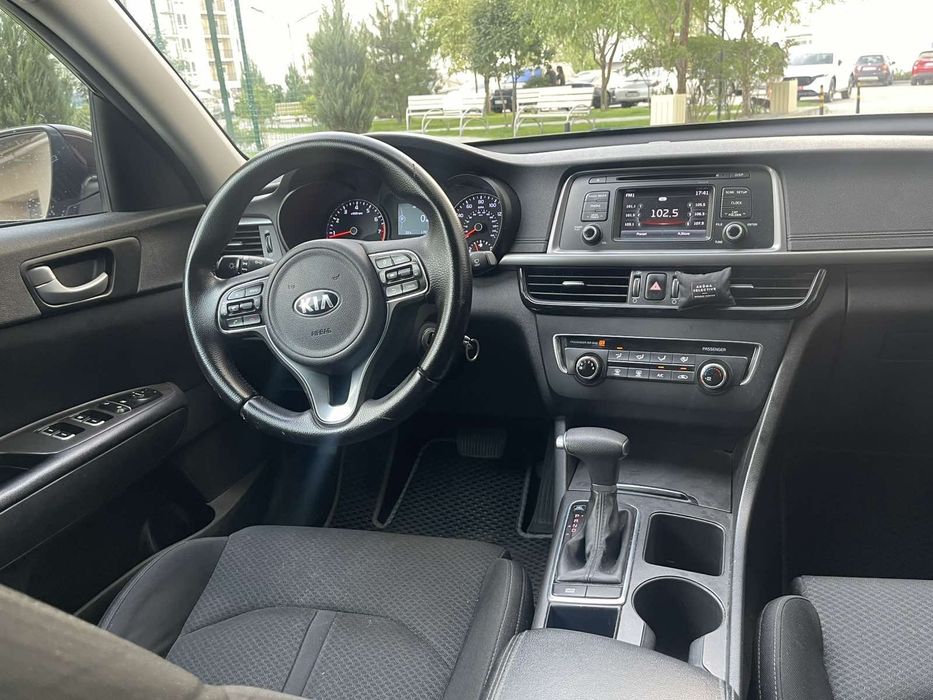 Продам автомобіль KIA optima