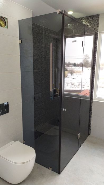 Душевая кабина  стекло 8мм фурнитура чорная , перегородки перила двери