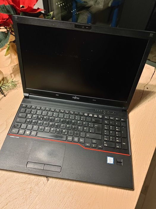 Fujitsu Lifebook E557 i5 7th