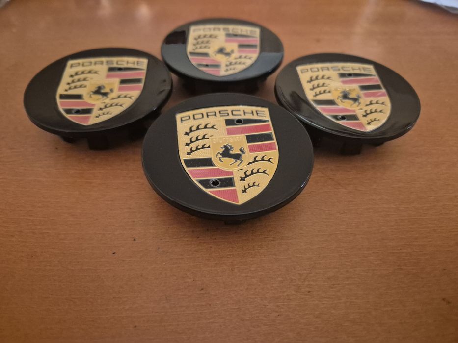 Dekielki kołpaki w alu felgę do Porsche czarne złote logo średl 64/49m