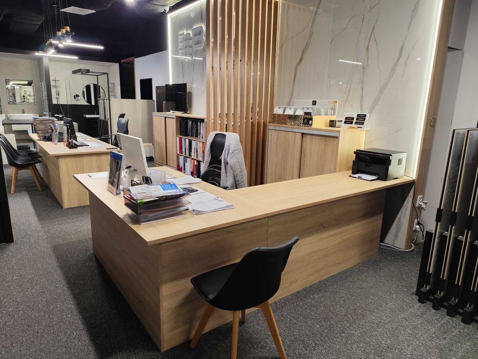 wyprzedaż mebli biurowych  okazja jak nowe,biurka,regały,oświetlenie,krzesła