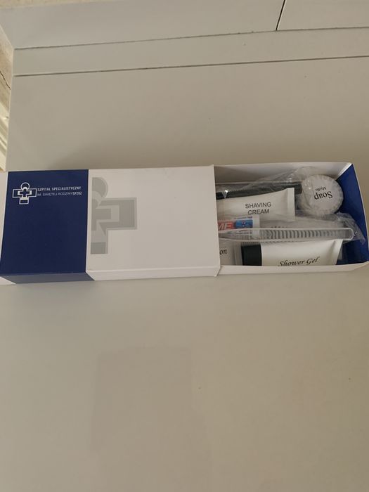 Одноразовий косметичний /засоби гігієни/набір