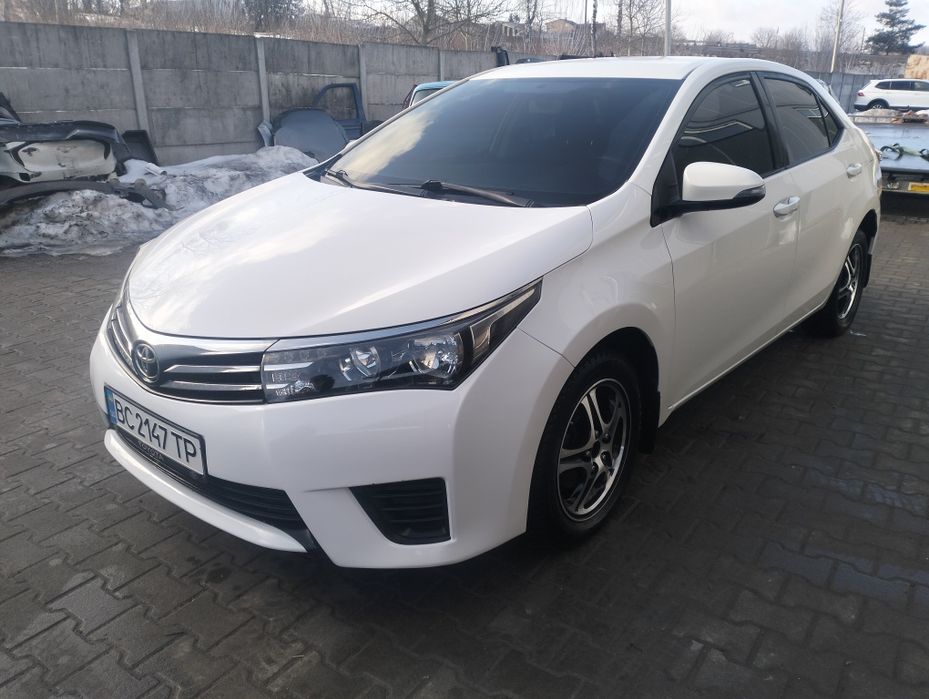 TOYOTA COROLLA 1.33 мт 2013