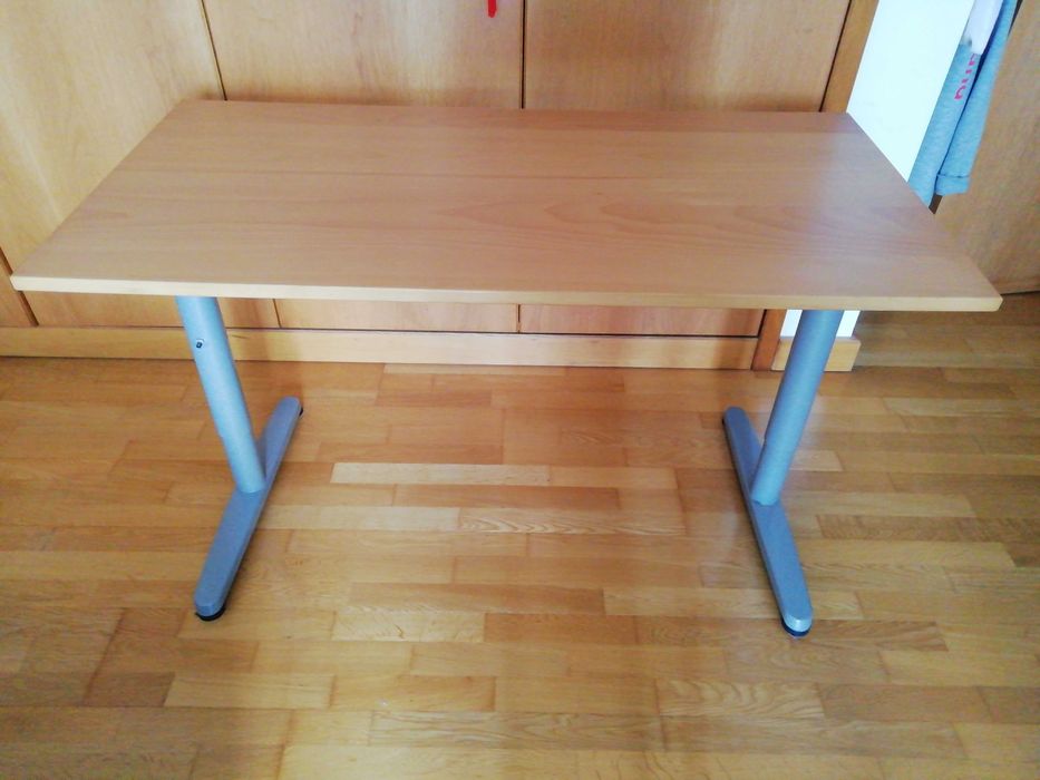 Secretaria IKEA altura ajustável