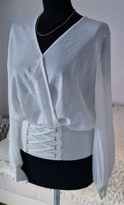 Bluzka biala" STAR by Julien Macdonald ".