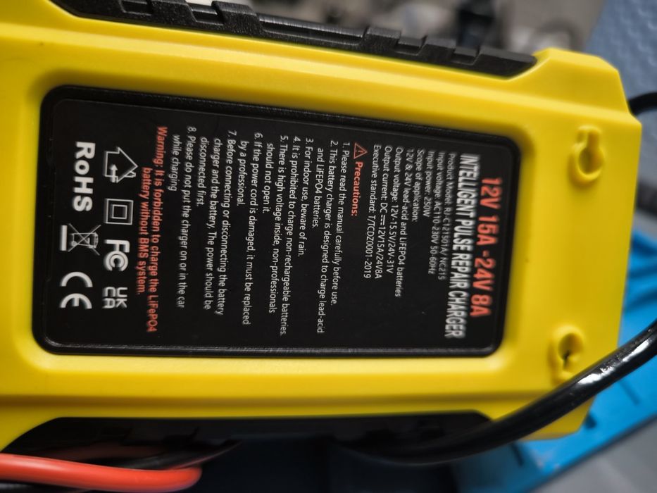 Carregador de isqueiro LiFePO4 / Gel / Lead de 15A