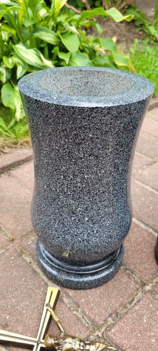 Zestaw nagrobny – krzyż metalowy 40 cm + wazon i lampion granitowy