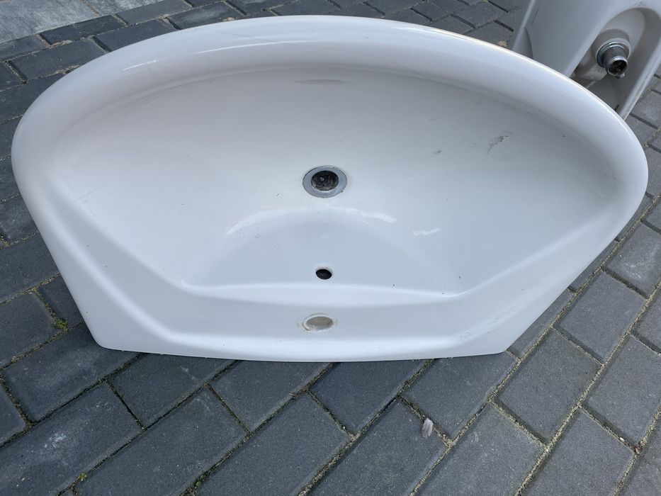 Umywalka z otworem  60 oraz półnoga Villeroy