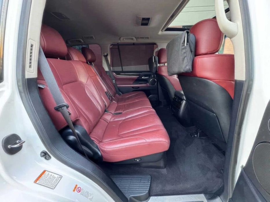 Lexus LX 570      2016