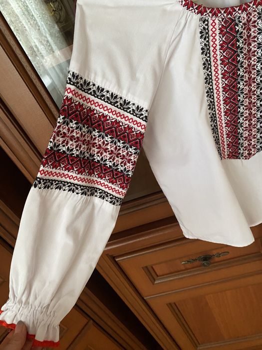 Вишиваночка на дівчинку.