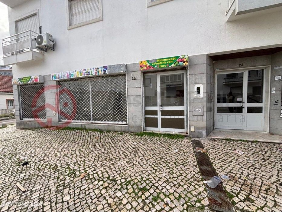 Loja em fase de aprovação para passagem a afetação de habitação, no...