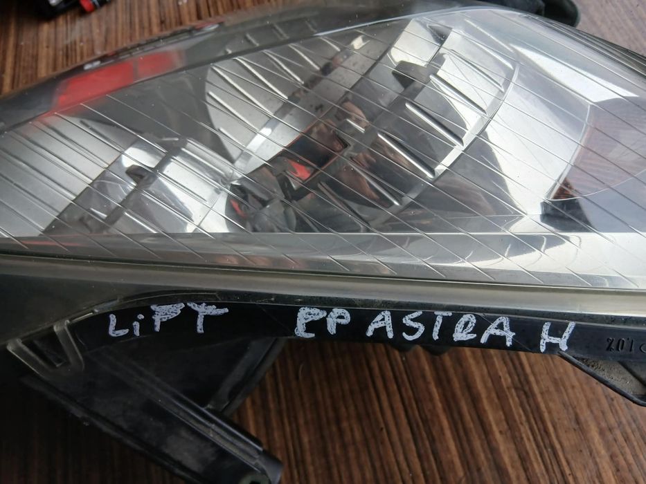 Lampa prawy przod Astra H Lift
