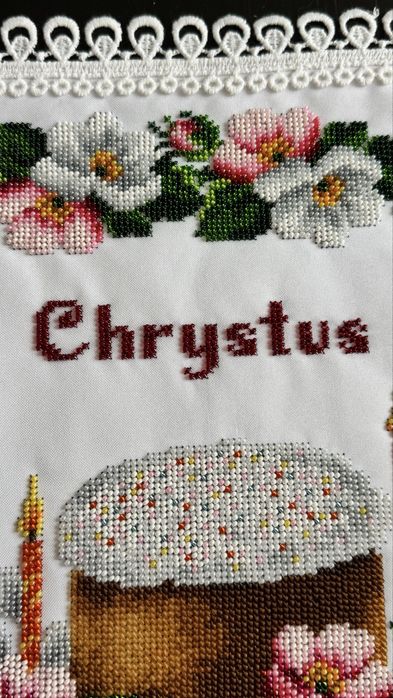 Mały obrus, naszyta na Wielkonocnyj koszyk