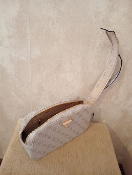 Bolsa para maquilhagem Guess