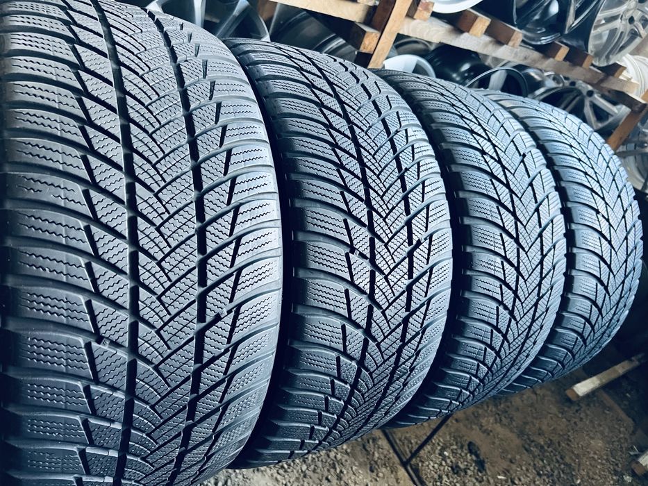 Шини Резина Зимові 245 40 18 Bridgestone Blizzak LM001 4шт