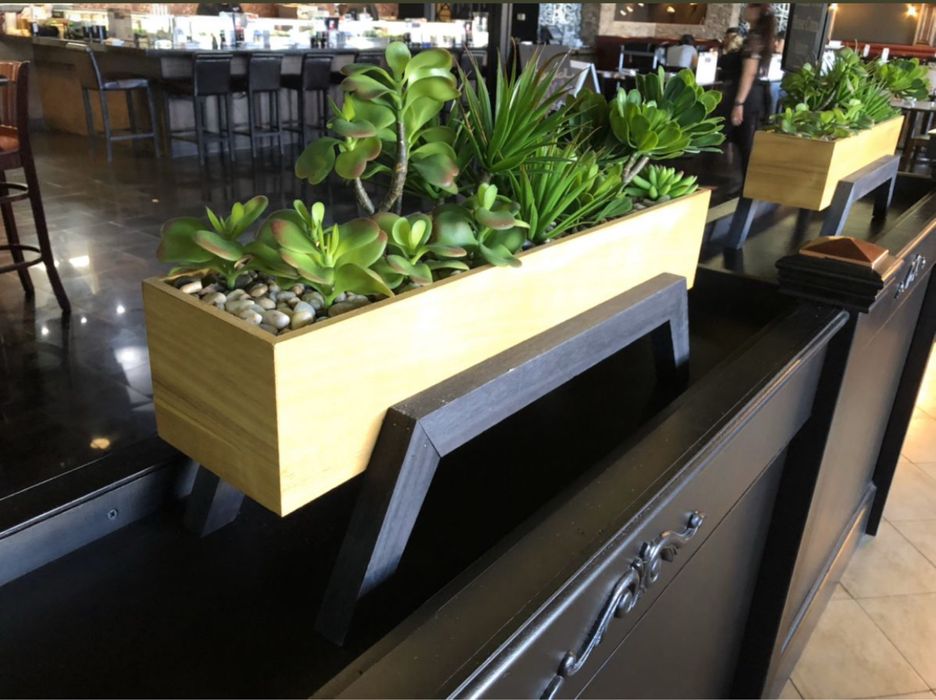 Вазон металево-деревʼяний