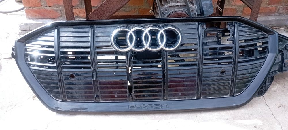 Продам БМВ е 39 М62 б35, решетка, скилет Ауди e-tron