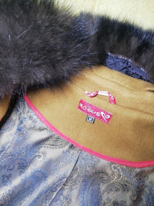 Пальто женское с воротником из натурального меха. Модус М.