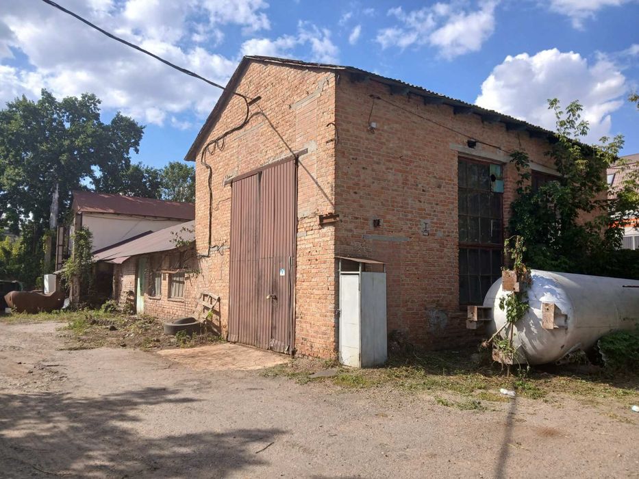 Продаж комплексу приміщень різного призначення.