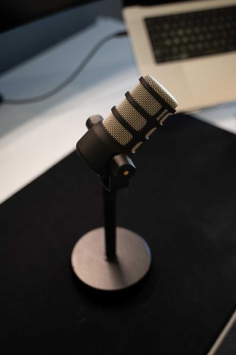 Rode PodMic – Microfone Dinâmico para Podcast/Streaming