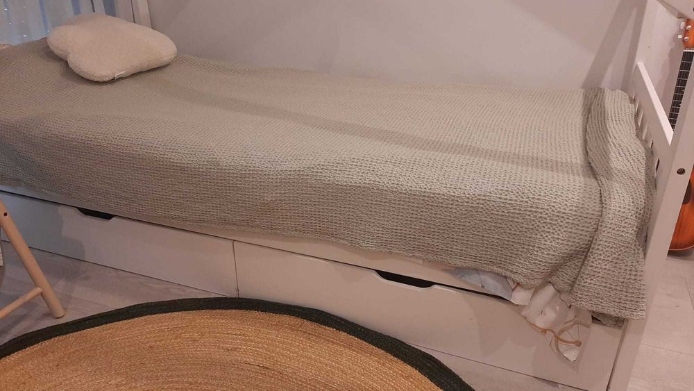 Cama montessori com gavetas e  colchão