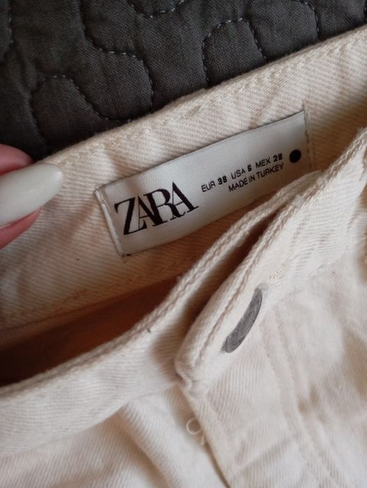 ZARA 38r proste spodnie jeansowe szerokie nogawki kremowe białe