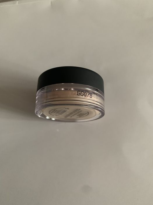 Мінеральна пудра-вуаль bare Minerals..