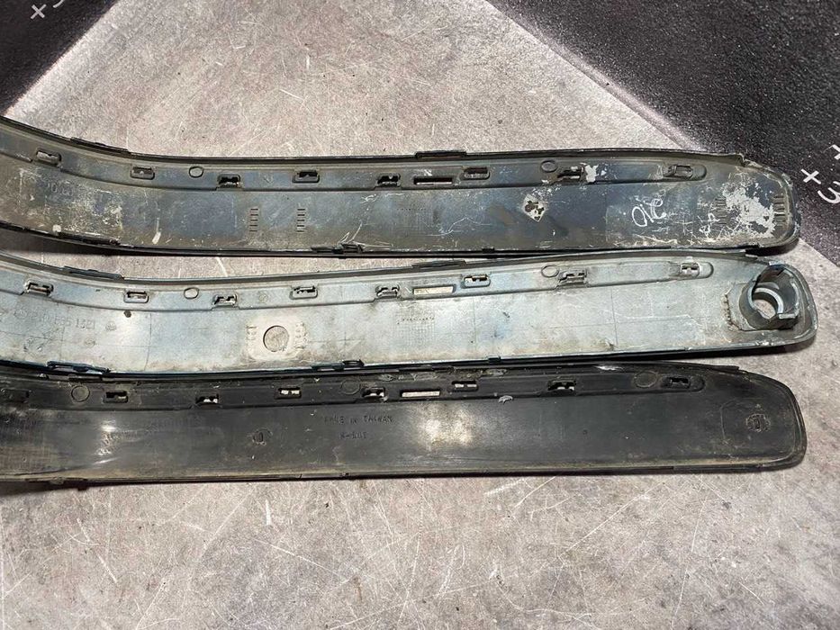 Накладка молдинг переднього бампера Mercedes W210 A2108851521