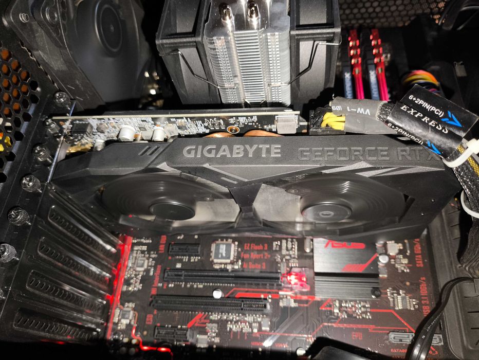 GIGABYTE RTX 2060  (Com garantia)64284526868738121