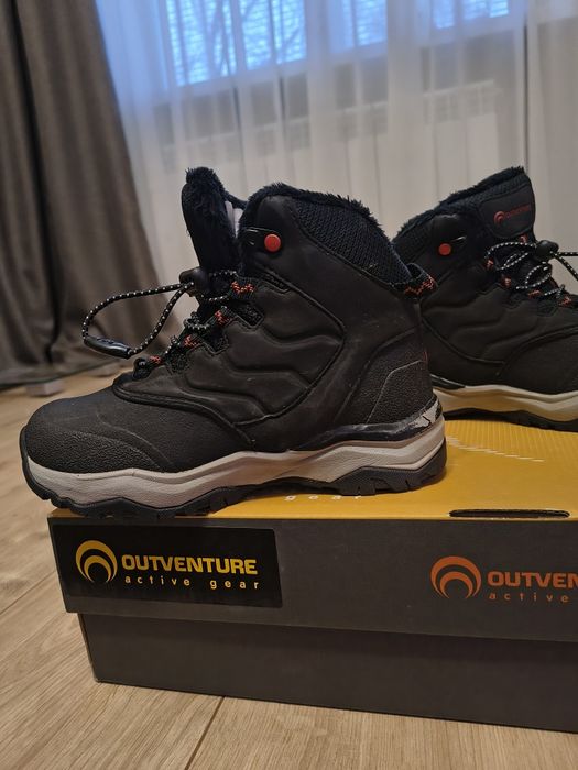 Продаю детские зимние сапожки