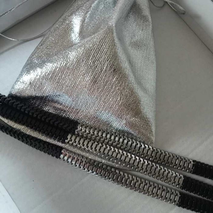 naszyjnik srebrno-czarny