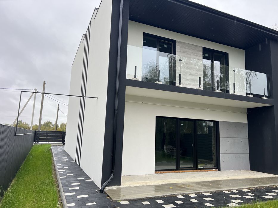 Готови дуплекс , велика ділянка, всі комунікаціі