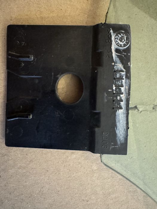 Боковое стекло Audi Q7. 4M0 845 021 E