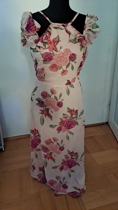 Dluga sukienka w kwiaty nowa