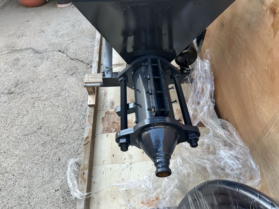 Máquina de projetar argamassa nova
