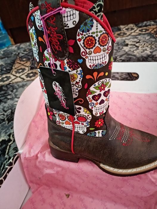 Шкіряні чоботи на дівчинку